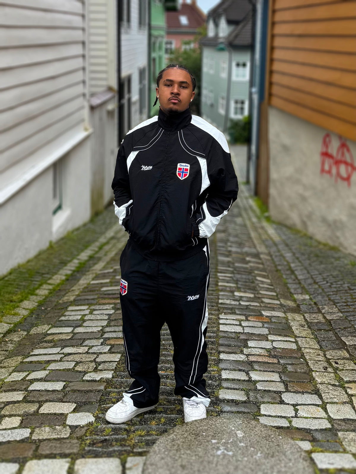 NVR ALONE “MIDNIGHT” NORGE — FULL TRACKSUIT