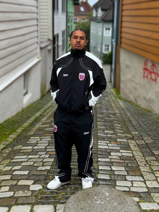 NVR ALONE “MIDNIGHT” NORGE — FULL TRACKSUIT